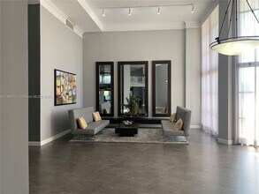 200 Leslie Dr in Hallandale Beach, FL - Building Photo - Building Photo