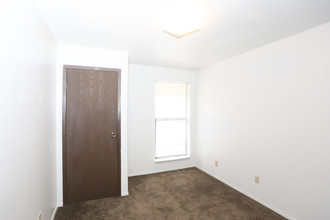 The Pines Apartments in Topeka, KS - Foto de edificio - Interior Photo