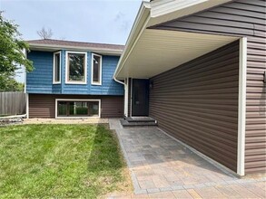 1327 Windcrest Ave in Eagan, MN - Building Photo - Building Photo