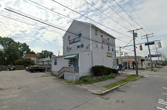 420 Wellington Ave, Unit 1 in Cranston, RI - Building Photo - Building Photo