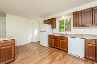 Victor Heights - Fully Renovated! in Farmington, NY - Building Photo