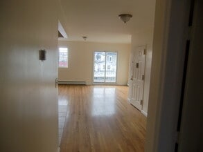 2111 Dix Ave, Unit 3 Fl in Far Rockaway, NY - Building Photo - Building Photo