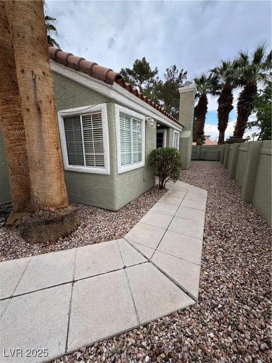 9224 Kentucky Oaks Dr in Las Vegas, NV - Building Photo