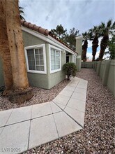 9224 Kentucky Oaks Dr in Las Vegas, NV - Building Photo - Building Photo