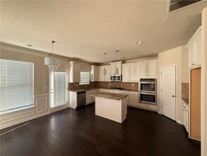 1013 Autumn Dr in Loganville, GA - Building Photo - Building Photo