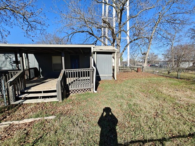 309 1/2 W Sherman St in Bells, TX - Building Photo - Building Photo