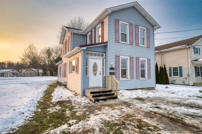 property at 1702 Lake St