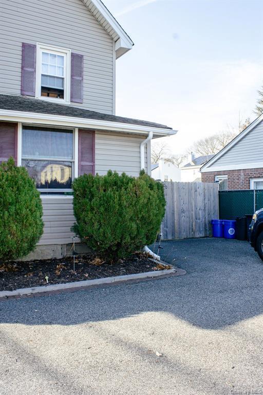 property at 800 Deer Pk Rd