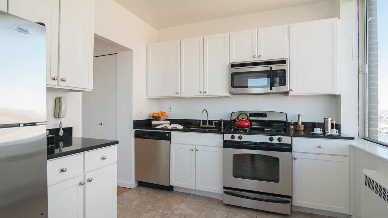 180 Riverside Blvd in New York, NY - Building Photo