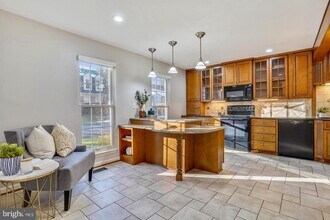 9929 Hemlock Woods Ln in Burke Centre, VA - Building Photo - Building Photo