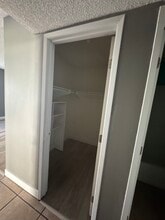 23244 Orange Ave, Unit 1 in Lake Forest, CA - Foto de edificio - Building Photo