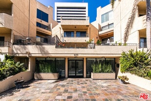 1633 S Bentley Ave in Los Angeles, CA - Building Photo