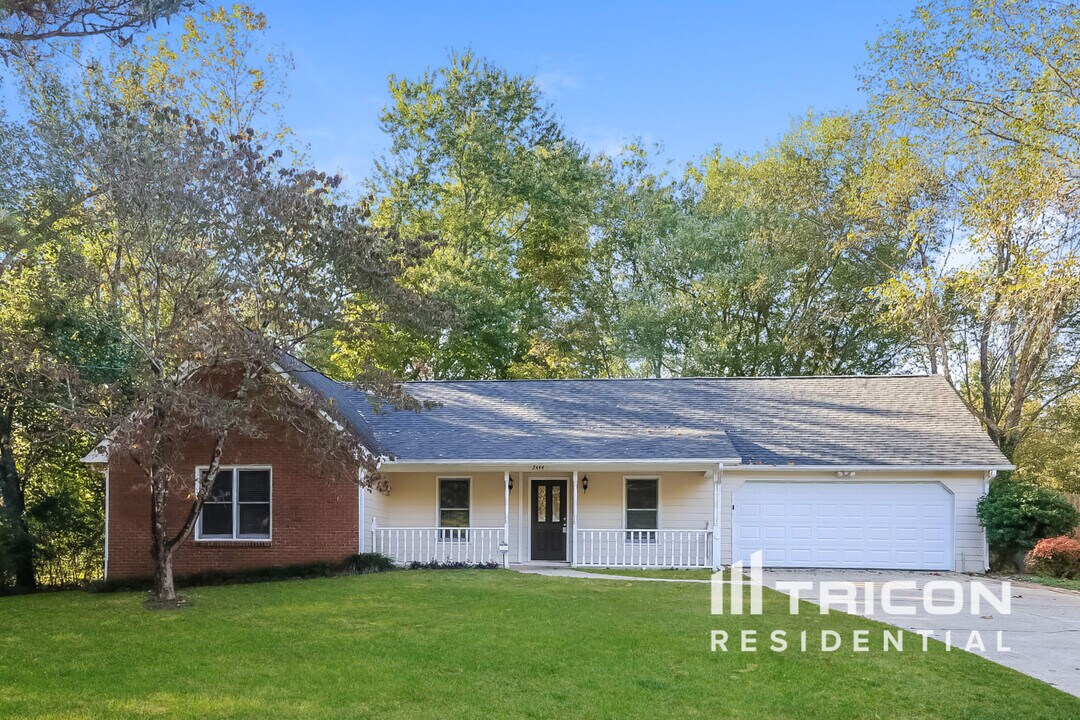 2444 Hammock Ct in Suwanee, GA - Building Photo