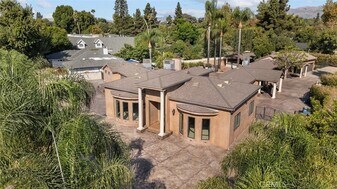 8817 Louise Ave, Unit I in Los Angeles, CA - Building Photo