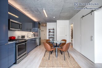 311 W Illinois St in Chicago, IL - Building Photo - Building Photo