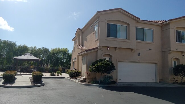 6623 Santa Isabel St, Unit 121 in Carlsbad, CA - Foto de edificio - Building Photo