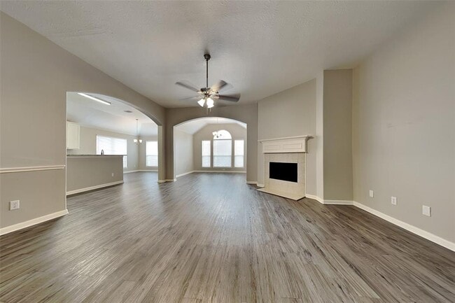 3102 Candle Pond Ln in Spring, TX - Foto de edificio - Building Photo