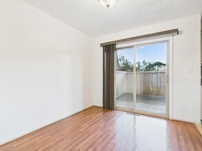 140 Cypress Grove Ct in Marina, CA - Building Photo - Building Photo