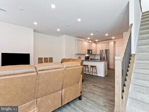 1001 Greenwich Dr in West Windsor Township, NJ - Building Photo - Building Photo