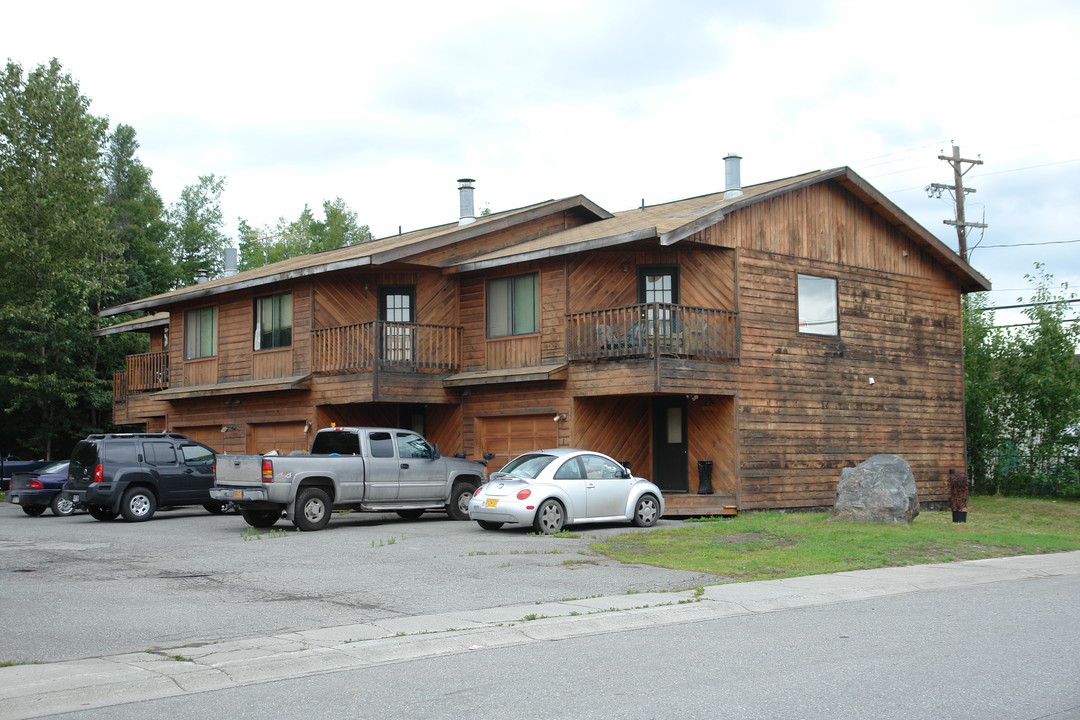 8000-8010 Queen Victoria Dr in Anchorage, AK - Building Photo