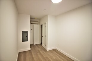 1 Newcomb St, Unit 202 in Boston, MA - Building Photo - Building Photo