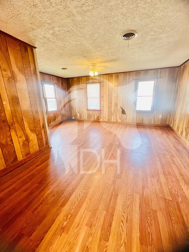 2302 E Elm Ave in Enid, OK - Building Photo - Building Photo