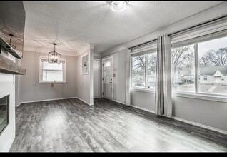 5609 Bryant Ave N in Minneapolis, MN - Building Photo - Building Photo