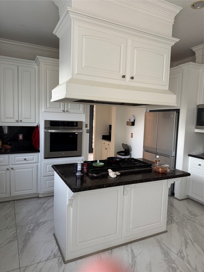 property at 6015 Ladonia St