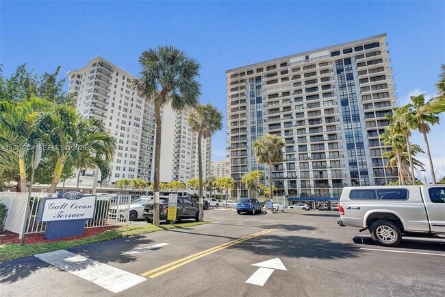 3031 N Ocean Blvd in Fort Lauderdale, FL - Building Photo - Building Photo