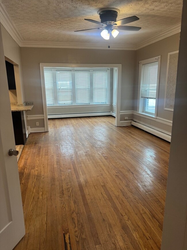 6829 S Cornell Ave in Chicago, IL - Building Photo - Building Photo