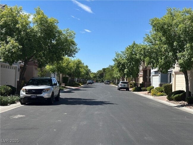 7553 Grassy Bank St in Las Vegas, NV - Building Photo - Building Photo