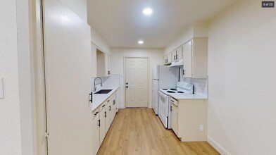 614 W Heard St, Unit 1 in Cleburne, TX - Building Photo - Building Photo