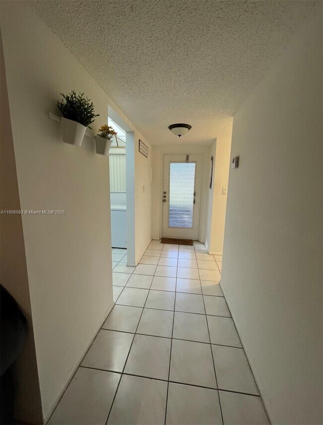 8301 Sands Point Blvd, Unit 106 in Tamarac, FL - Building Photo - Building Photo