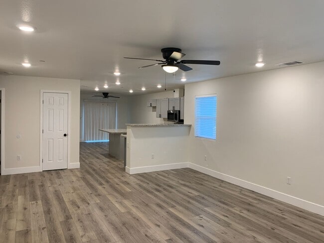 6033 Pentz Rd in Paradise, CA - Building Photo - Building Photo