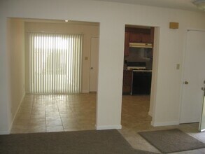 9001 Brydon Way in Sacramento, CA - Building Photo - Building Photo