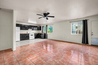 5231 Huntington Dr N, Unit 2 in Los Angeles, CA - Building Photo - Building Photo
