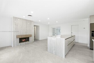 2070 NE 54th Ct in Fort Lauderdale, FL - Foto de edificio - Building Photo