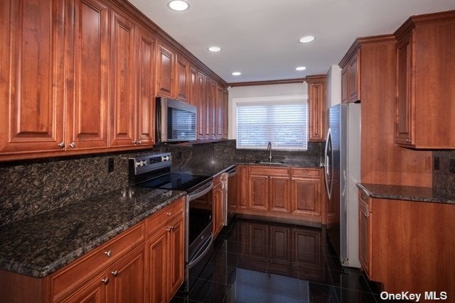 177 Great East Neck Rd, Unit 177 in West Babylon, NY - Building Photo