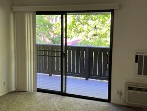 1493 Marchbanks Dr, Unit #4 in Walnut Creek, CA - Building Photo - Building Photo