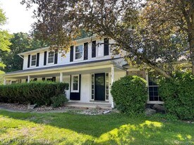 32203 Olde Franklin Dr in Farmington Hills, MI - Building Photo