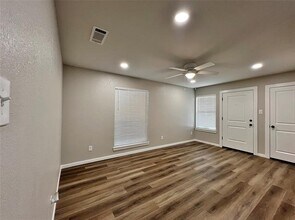 232 S Main St in Burleson, TX - Building Photo - Building Photo