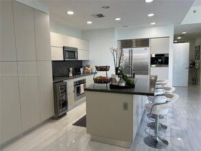 1050 Brickell Ave, Unit 1050 Brickell Ave # 3504 in Miami, FL - Building Photo - Building Photo