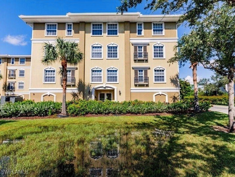 10091 Lake Cove Dr in Ft. Myers, FL - Building Photo