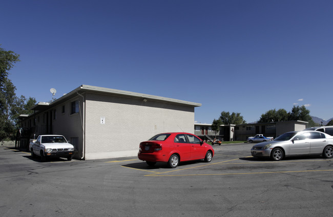 Jordanaire Apartments in West Jordan, UT - Building Photo - Building Photo