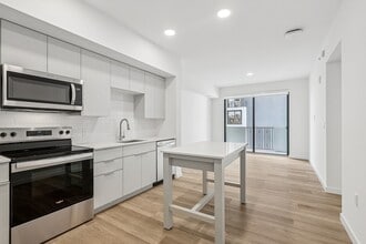 The Tropic in Hollywood, FL - Foto de edificio - Building Photo