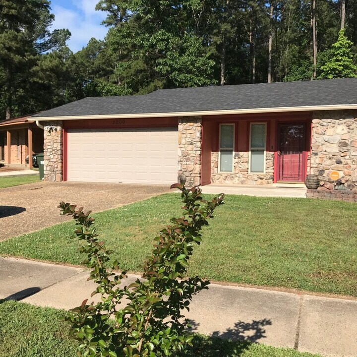 2200 Romine Rd in Little Rock, AR - Building Photo