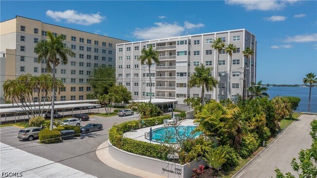 1900 Clifford St in Ft. Myers, FL - Building Photo - Building Photo