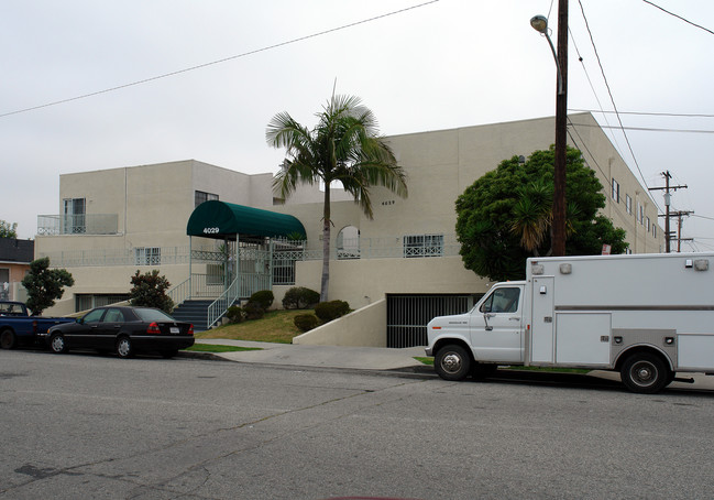 4029 Broadway in Hawthorne, CA - Foto de edificio - Building Photo