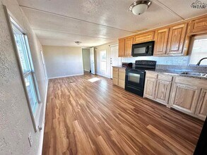 8012 W Hwy St in Iowa Park, TX - Building Photo - Building Photo