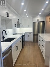 1535 Lakeshore Rd E in Mississauga, ON - Building Photo - Building Photo